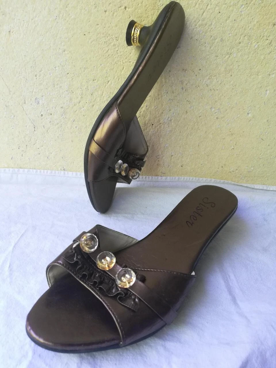 Mules coloris Bronze à talons mi-doré pointure 38 (imperfections)